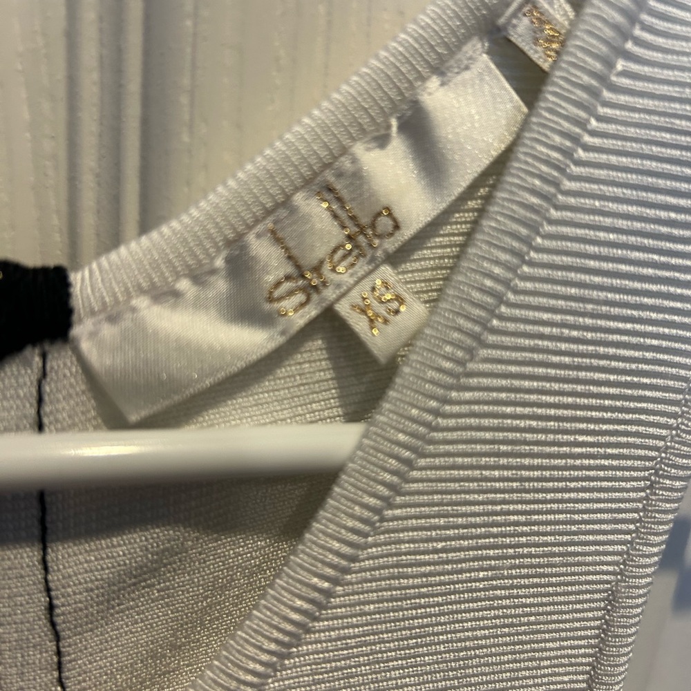 Stellah Monochrome Ribbed Dress - Picture 2 of 4